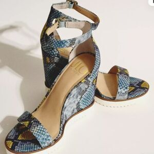 JLo vegan  wedge sandals snake skin size 10M/42